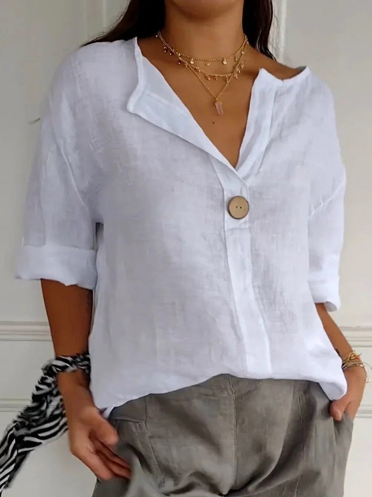 Almudena | Blusa de algodón con escote en pico y botón