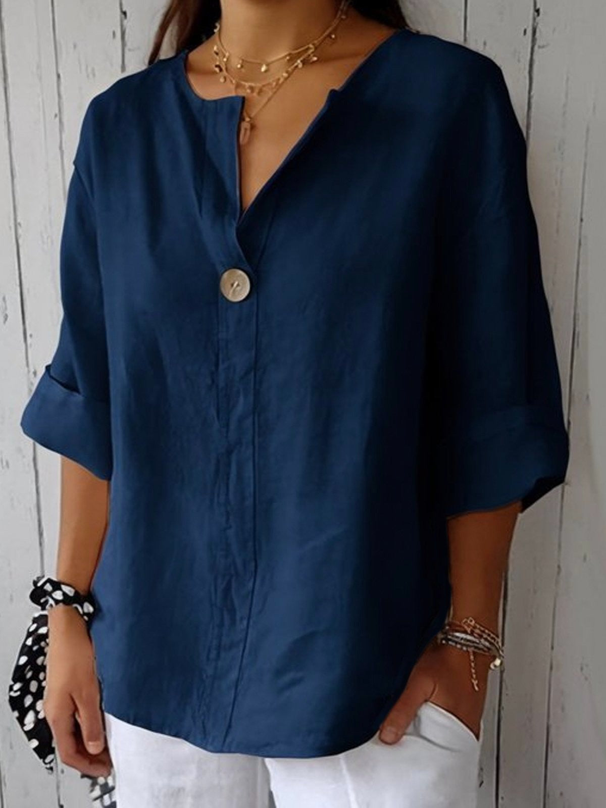 Almudena | Blusa de algodón con escote en pico y botón