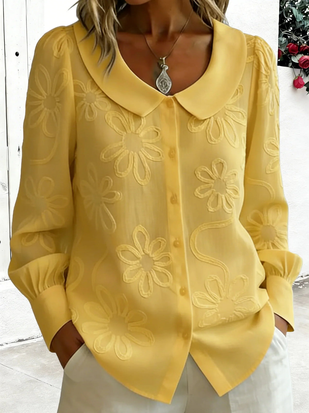Amparo | Blusa bordada de flores con botones